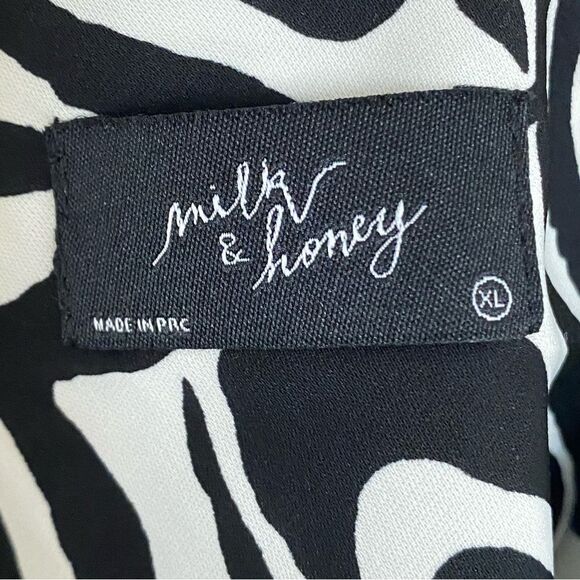 Milk & Honey Animal Print Zebra Cowl Neck Tank Top Ajustable Straps Size XL NWT - Picture 3 of 8